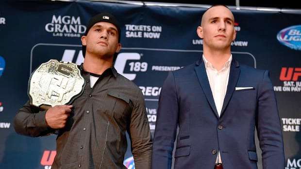 Robbie Lawler Rory MacDonald ufc 189.jpg